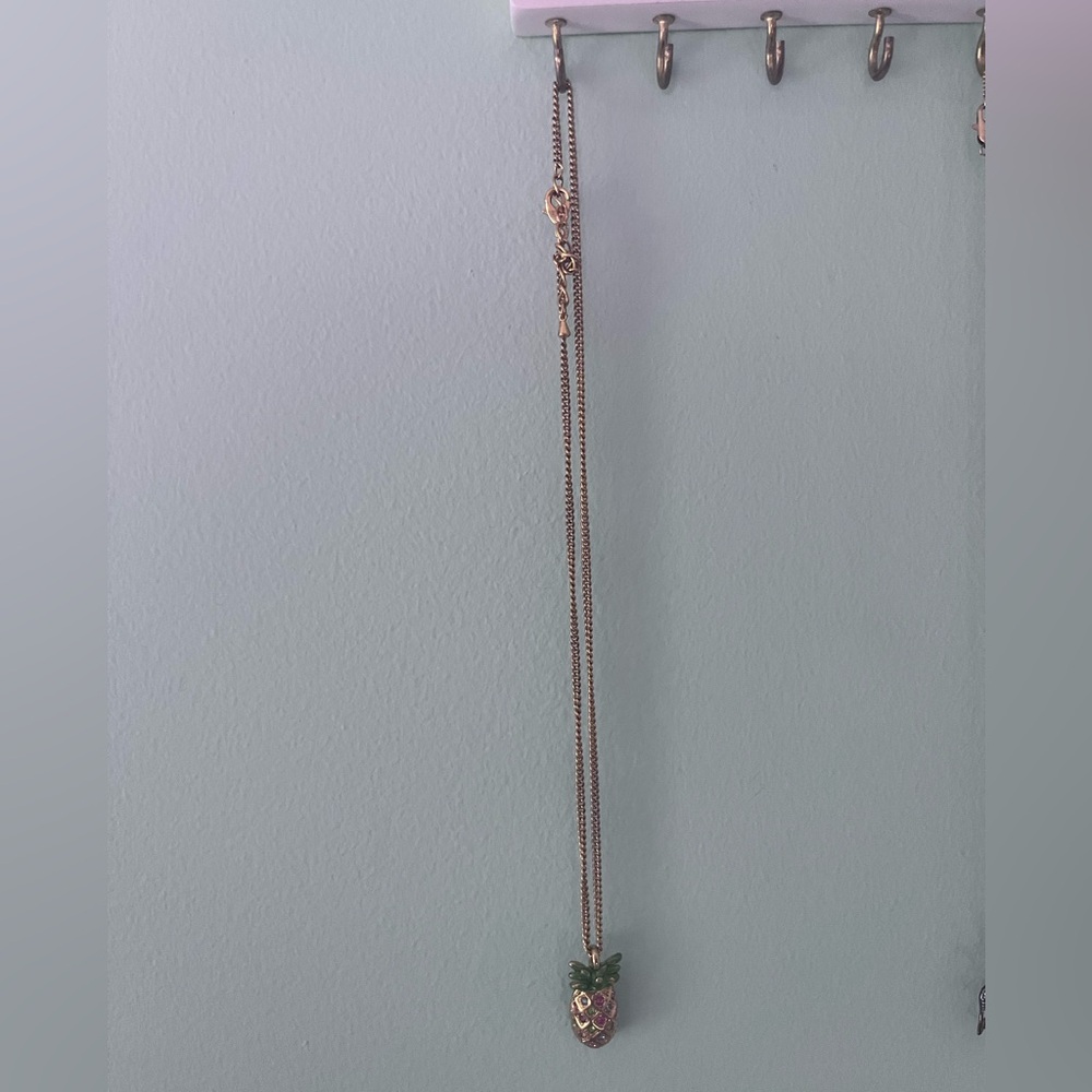 Women’s/girls gold pineapple necklace